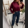 Luźny sweter w kolorze bordowym z dekoltem w łódkę